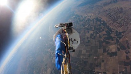Robot Paraglider Drops From High-Altitude Balloon