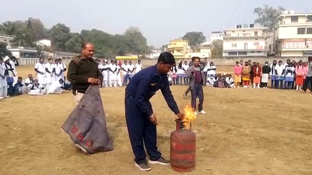 फायर मॉक ड्रिल कराकर मेडिकल कॉलेज अस्पताल के स्टाफ को किया गया प्रशिक्षित