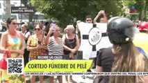 Cortejo fúnebre de Pelé recorre las calles de Santos, Brasil