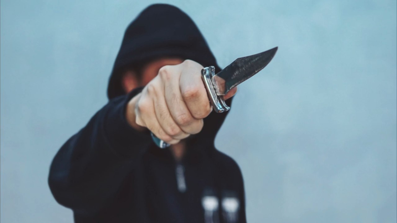 Polizisten feuern auf Mann mit Messer