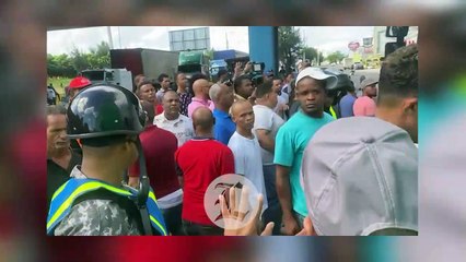CAMIONEROS PARALIZAN TRÁNSITO EN PROTESTA A LA NUEVA MEDIDA DEL INTRANT