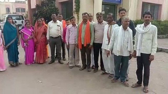 ग्रापं सचिव का किया जाए तबादला, ग्रापं लालपुर के सरपंच, पंच ने सौंपा ज्ञापन