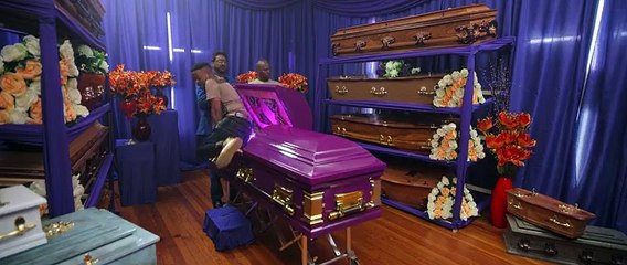 How to Ruin Christmas - Se2 - Ep03 - Where's Tumi HD Watch