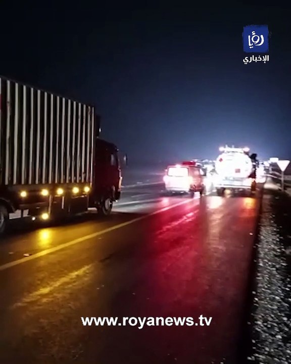 الحافلة المنجرفة جراء السيول على الطريق الصحرواي
