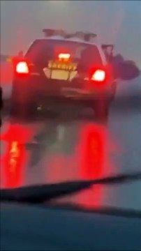 Un détenu tente de s'évader en sautant d'une voiture de police