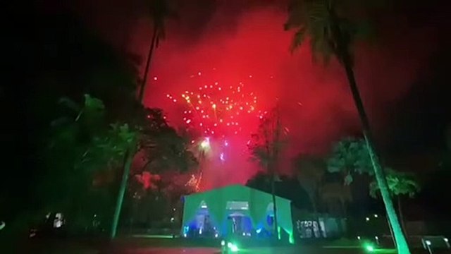 Queima de fogos na Praça da Liberdade, em BH, durante evento promovido pelo Governo de Minas Gerais