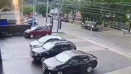 tn7-Ciclista logra esquivar por segundos camión sin frenos en Argentina-030123