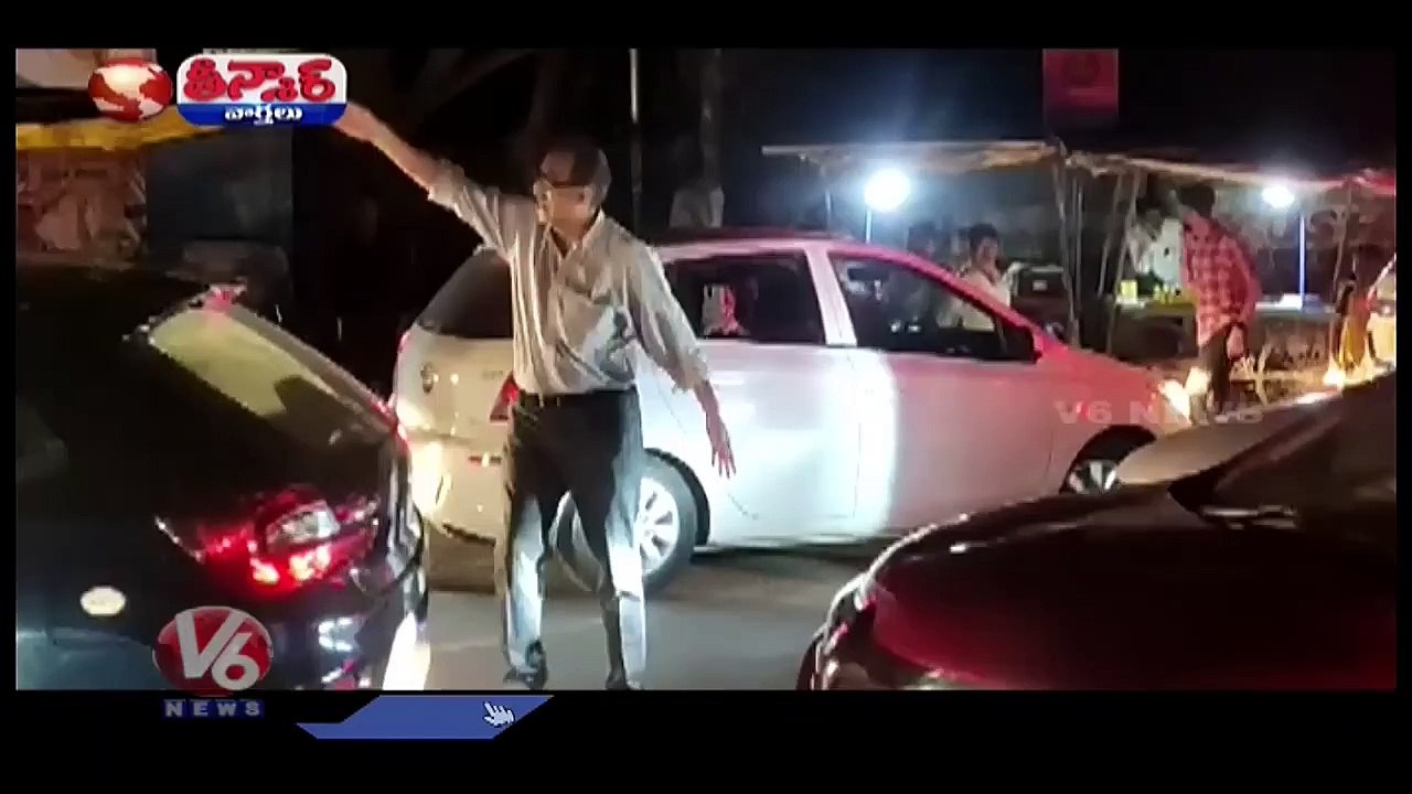 Viral Video _ Producer Suresh Babu Clears Traffic At Film Nagar _ V6 Teenmaar