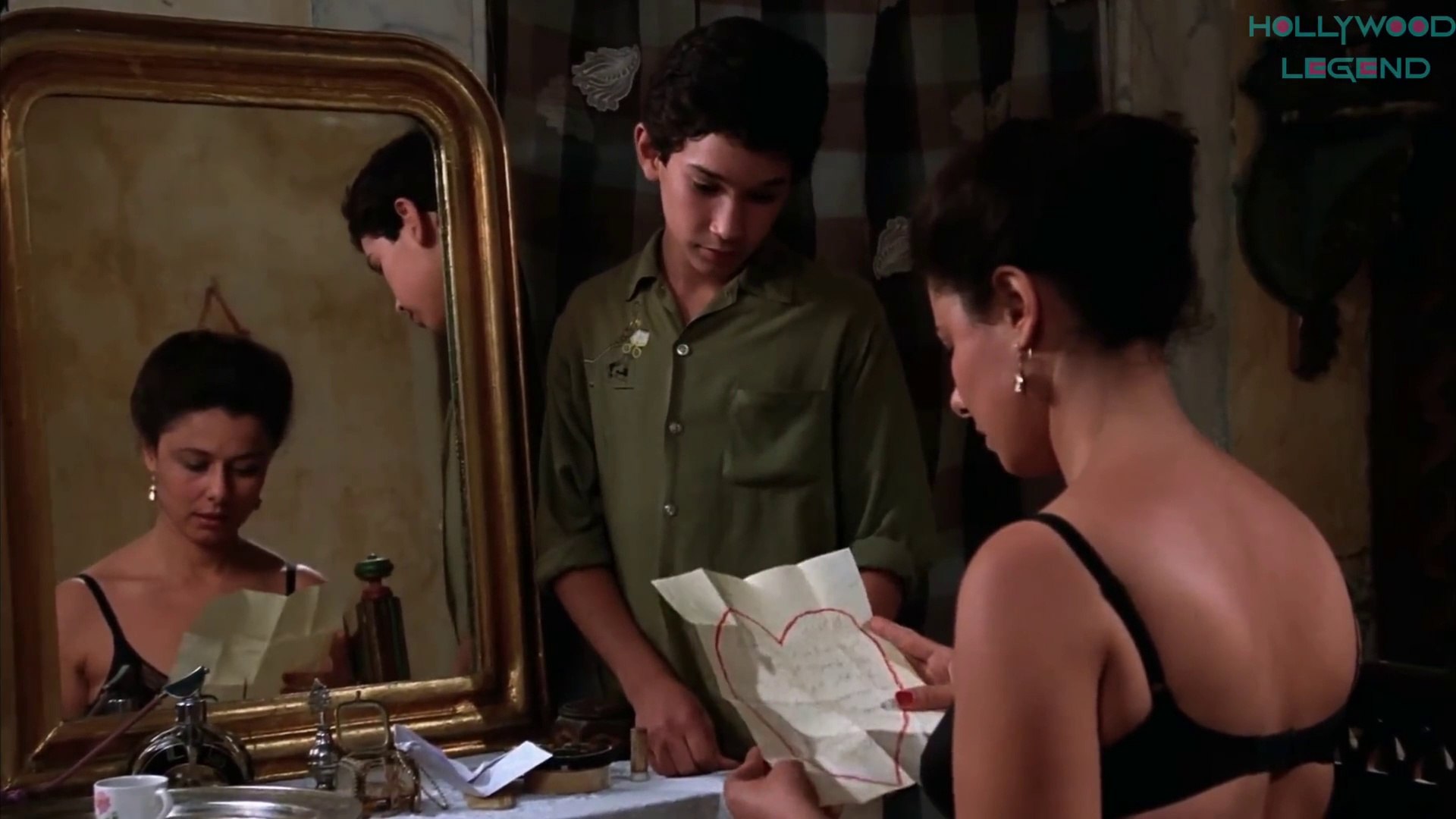 Halfaouine Boy of the Terraces 1990 Movie Scene