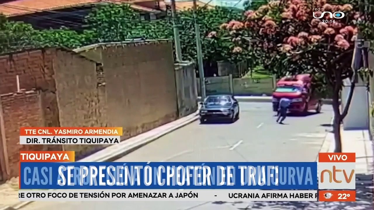 Trufi a gran velocidad casi embiste a un peatón y el conductor asegura que "no lo vio"