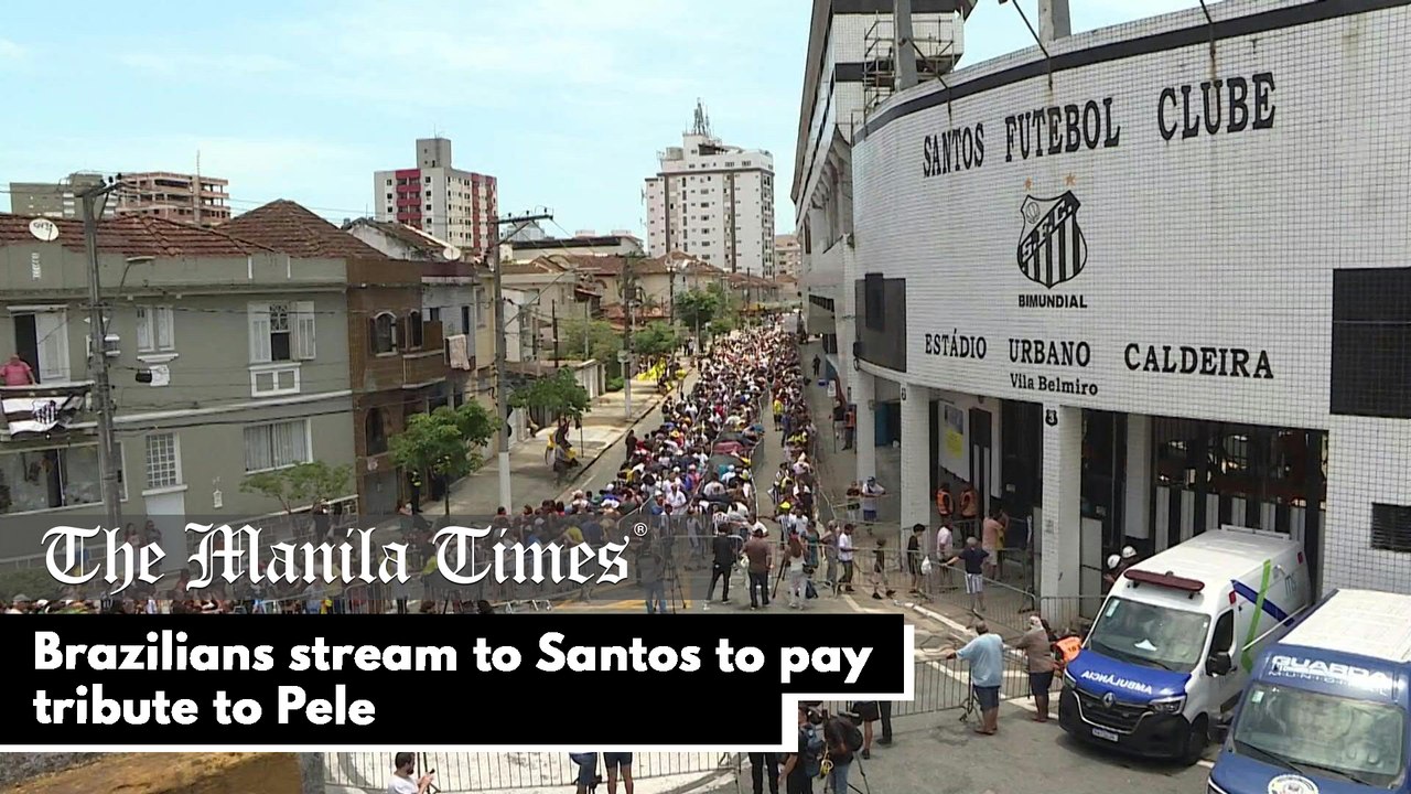 Brazilians stream to Santos to pay tribute to Pele