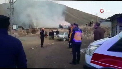 Mezrada çıkan yangında 2 ev, kiler ve merek kül oldu