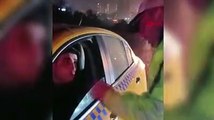 İstanbul'da taksici kaldırımdaki skuterli kadına çarptı
