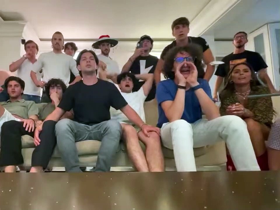 Un coup de pied de football mal placé