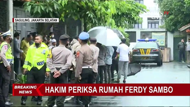 Hakim dan Tim Kuasa Hukum Terdakwa Tiba di Jalan Saguling untuk Periksa Rumah Ferdy Sambo