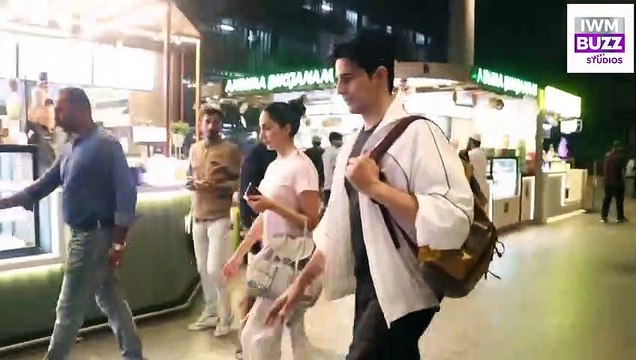 Bollywood love birds Sidharth Malhotra and Kiara Advani Spotted At Airport