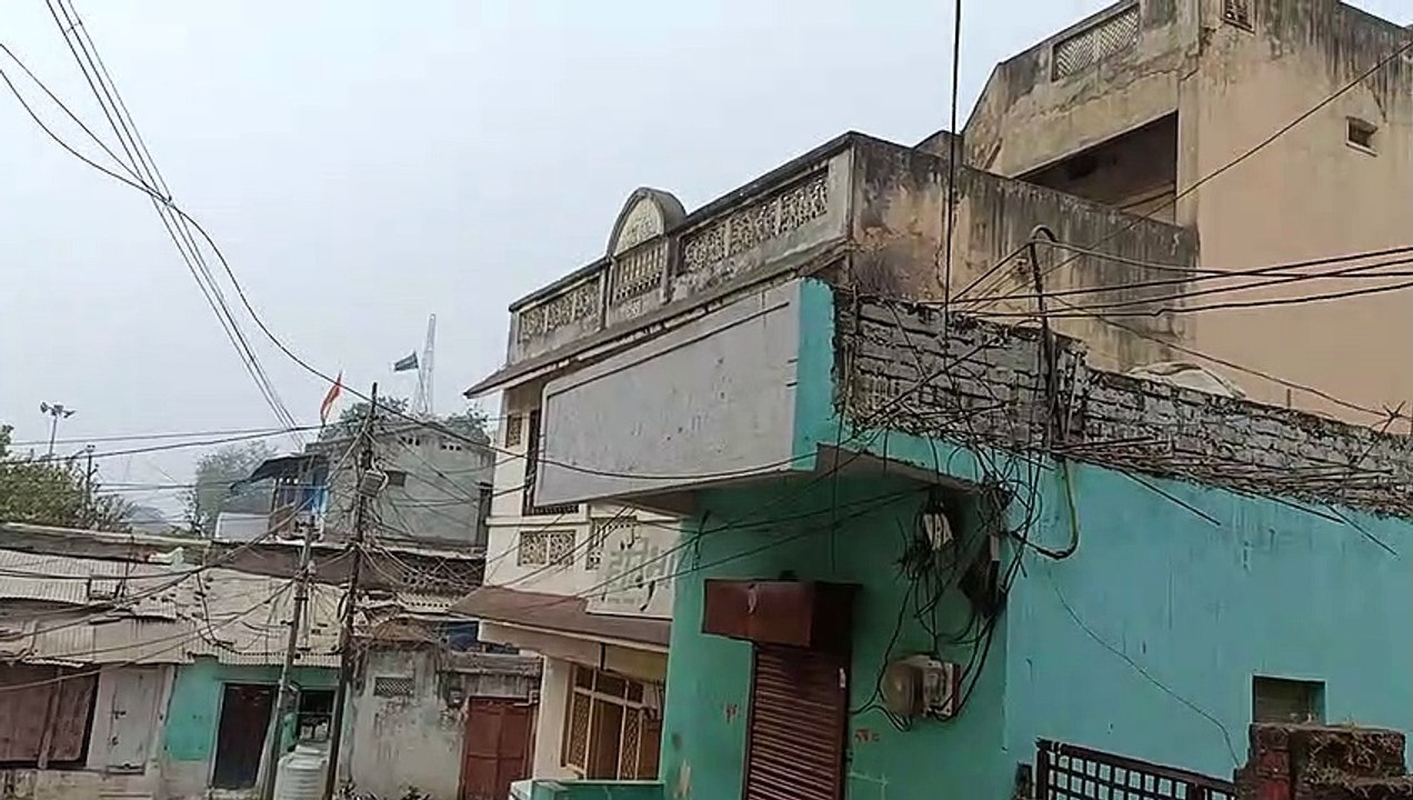 Half a dozen trains late due to fog, trains coming late by 4 hours - effect of weather