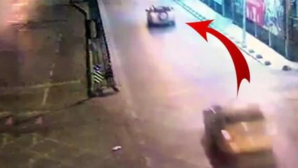 Kadıköy'de taksici dehşeti! İki kadının peşine takılıp araçlarına çarptı