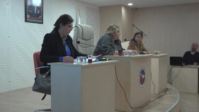 Ceyhan Belediye Başkanı Erdem'den Reklam Panolarının Tahrip Edilmesine Sert Tepki