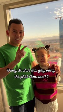 Lý Bình ân cần chăm sóc cho con gái của Phương Trinh Jolie