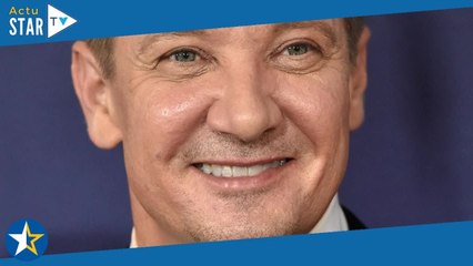 Jeremy Renner "trop amoché" :première photo de l'acteur à l'hôpital après le terrible accident