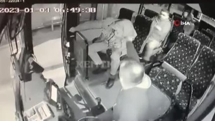 Rahatsızlanan yolcuyu 3 dakikada hastaneye yetiştirdi