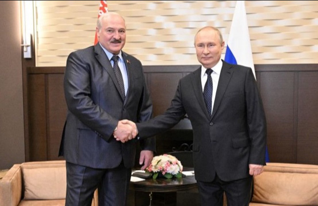 Alexandre Loukachenko n’a pas effectué de test PCR avant de rencontrer Vladimir Poutine selon des hackers !