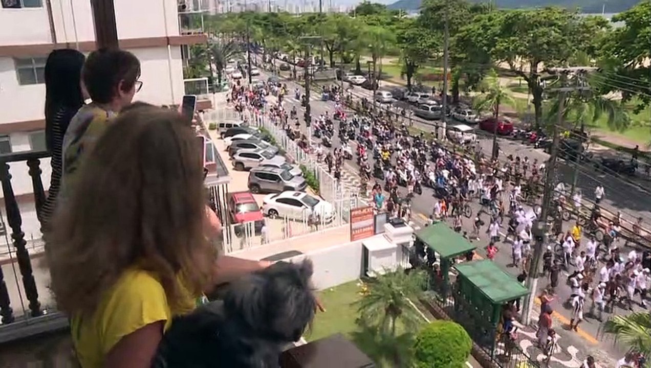 Brasiliens Fußballidol Pelé in Santos beigesetzt