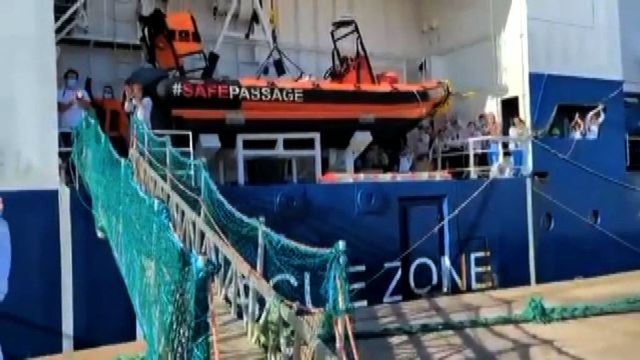 La nave Geo Barents sbarca a Taranto con 85 persone a bordo