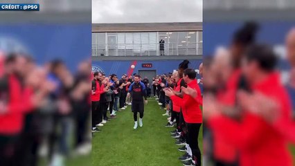 La haie d’honneur du PSG pour le Champion du Monde Messi