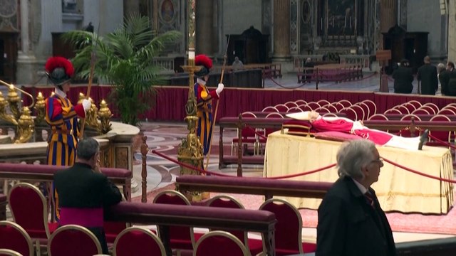 El Papa: Quisiera que nos uniéramos a quienes rinden homenaje a Benedicto XVI