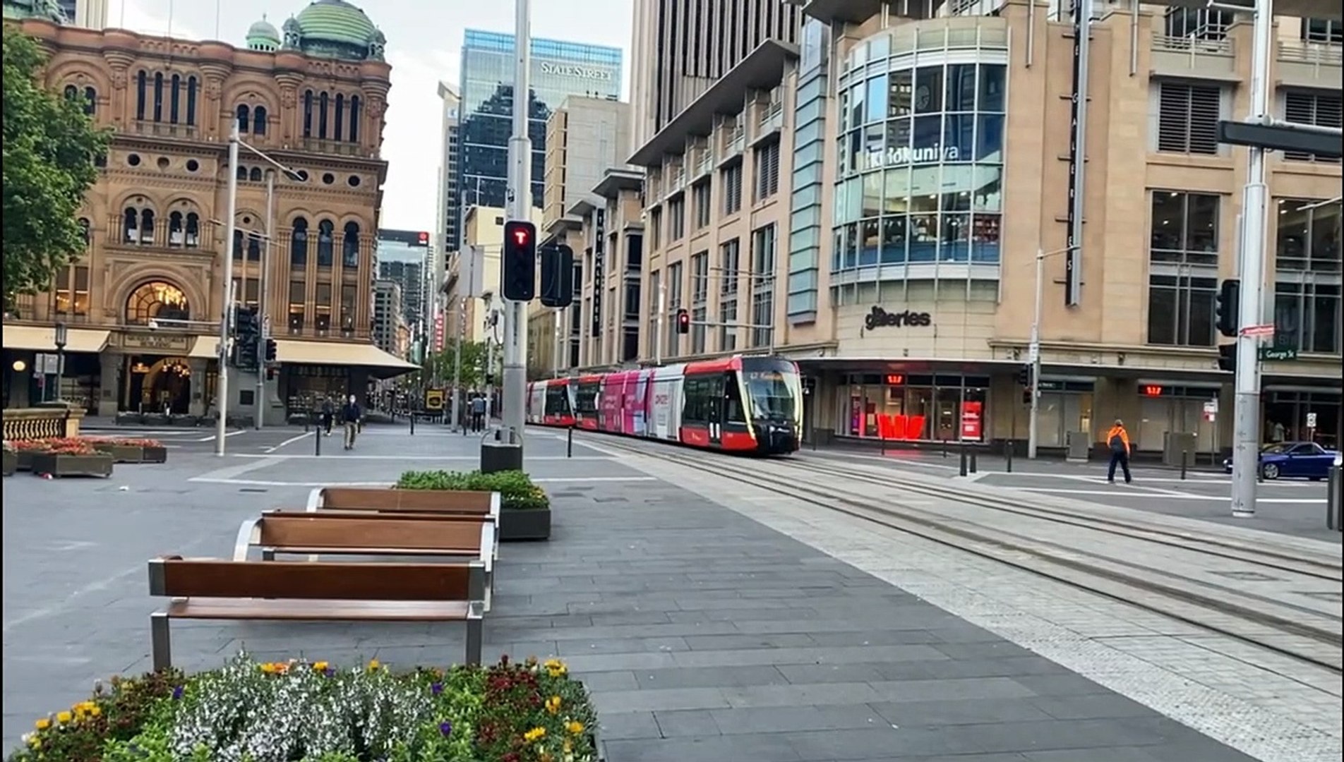 ⁣Explore Sydney Famous Bondi Beach with Amit Dahiya travel Vlogger on GenX Traveltube