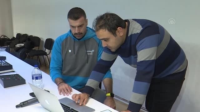 Türk Telekom Basketbol Takımı Başantrenörü Erdem Can, AA'nın Yılın Fotoğrafları oylamasına katıldı