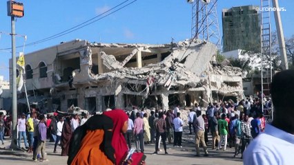 مقتل 19 على الأقل في انفجار سيارتين مفخختين وسط الصومال.. وحركة الشباب تعلن مسؤوليتها