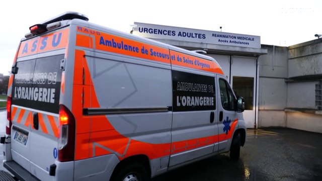 France : les services d'urgence débordés sous l'effet d'une triple épidémie