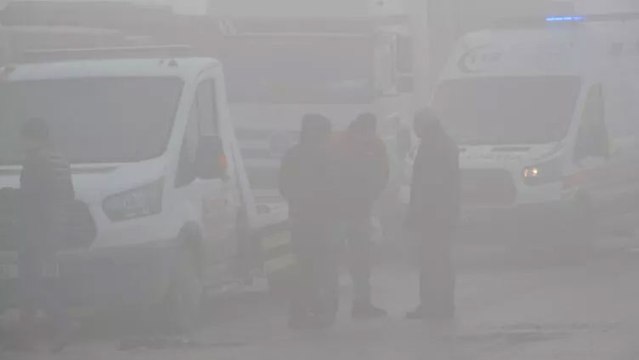 Konya'da sis, zincirleme kazaya neden oldu: 20 yaralı