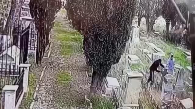 Yahudi yerleşimciler Kudüs'te Hristiyan mezarlığını tahrip etti