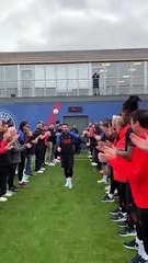 Messi fue homenajeado con un "pasillo de honor" y recibió un trofeo especial en su regreso al PSG