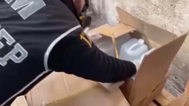 GAZİANTEP - Bir iş yerinde 270 litre kaçak etil alkol ele geçirildi