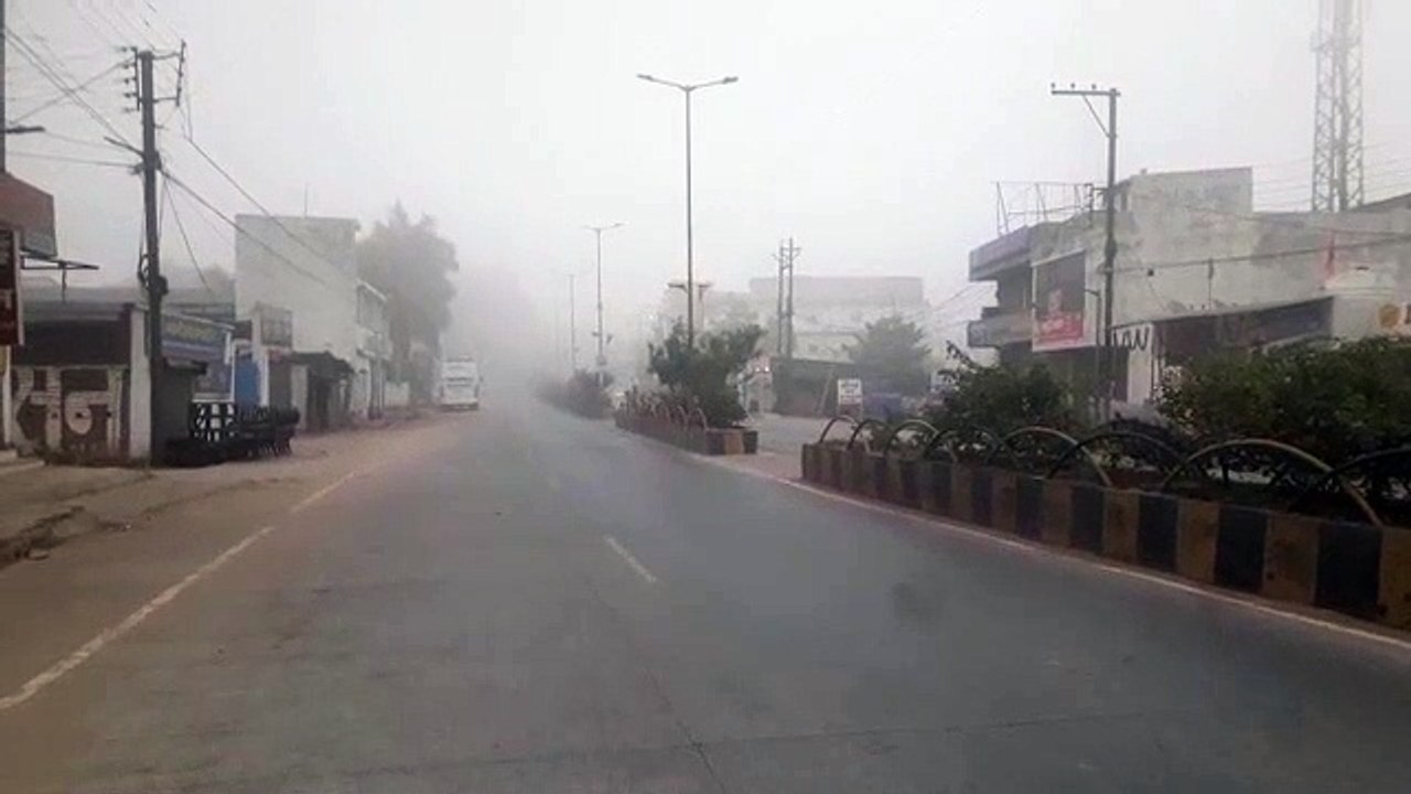 सरगुजा शीतलहर की चपेट में, घने कोहरे के कारण पड...