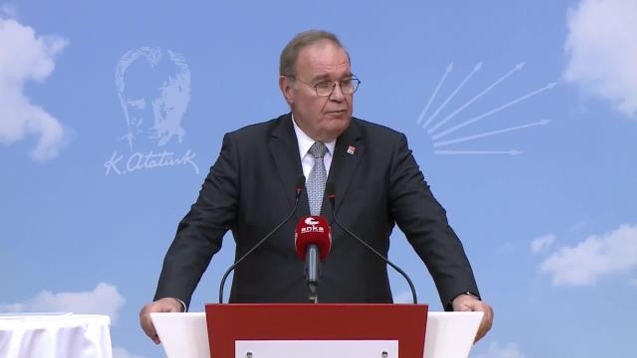 Faik Öztrak: "Memurumuza, Emeklimize Açık Çağrımızdır. Bunları Sallayabildiğiniz Kadar Sallayın. Salladıkça Dökülecekler. Salladıkça Düşecekler"