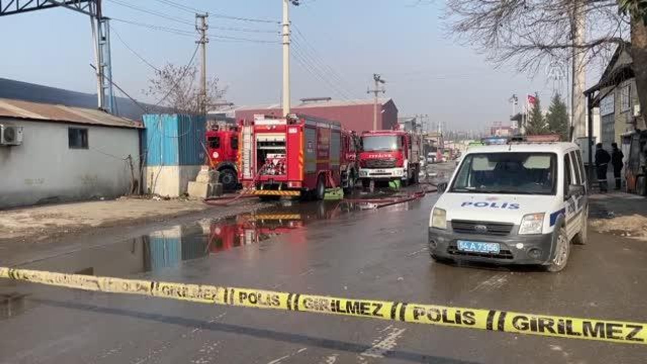 Geri dönüşüm tesisinde çıkan yangında soğutma çalışmaları tamamlandı