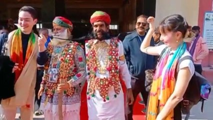 शाही रेल से 80 सैलानी पहुंचे बीकानेर, देखें वीडियो