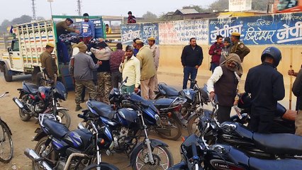 खुद निकले एसपी तो पकड़ में आईं बिना नंबरी 150 बाइक....देखें वीडियो