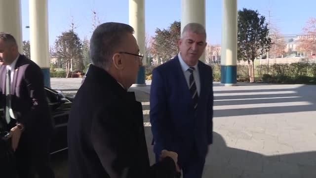 Cumhurbaşkanı Yardımcısı Oktay, sanatçı Tekcan'ın Atnağme adlı sergisinin açılışına katıldı