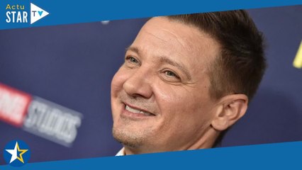 Jeremy Renner(Avengers) gravement blessé : il partage une photo de son visage meurtri sur son lit d'