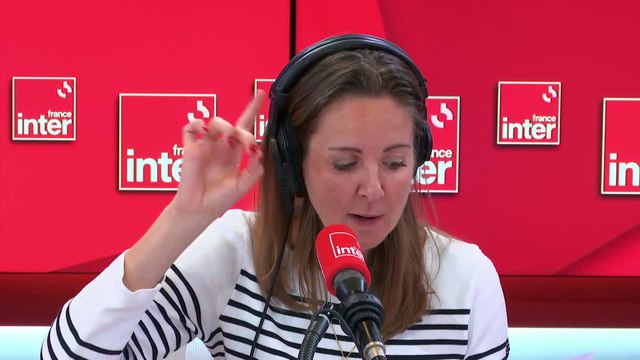 Le parachutage de médecins en avion privé - Le Billet de Charline dans C'est encore nous !