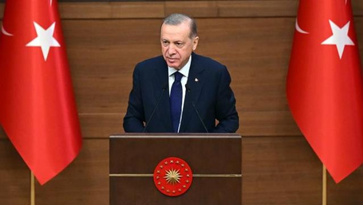 Cumhurbaşkanı Erdoğan "Muhtar bile olamaz" manşetlerini hatırlatıp gazetecileri uyardı: Kendinize ayar verin ayar