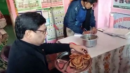 आंगनबाड़ी के भोजन की सब्जी में मिला मांस