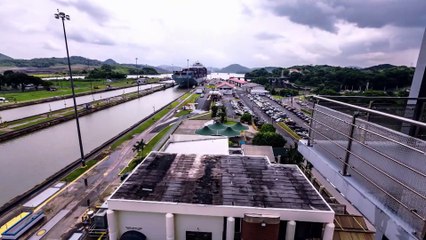 Gigantic Overseas Autoliner - Short Engineering Documentary